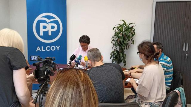 El portavoz del Partido Popular en Alcoy, Enrique Ruíz.