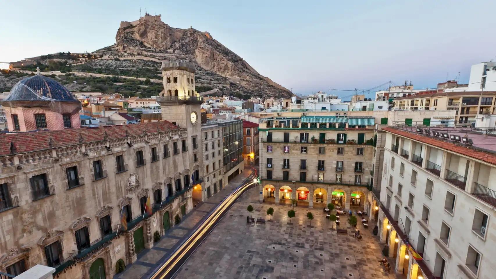 Plaza del Ayuntamiento de Alicante, en imagen de archivo.