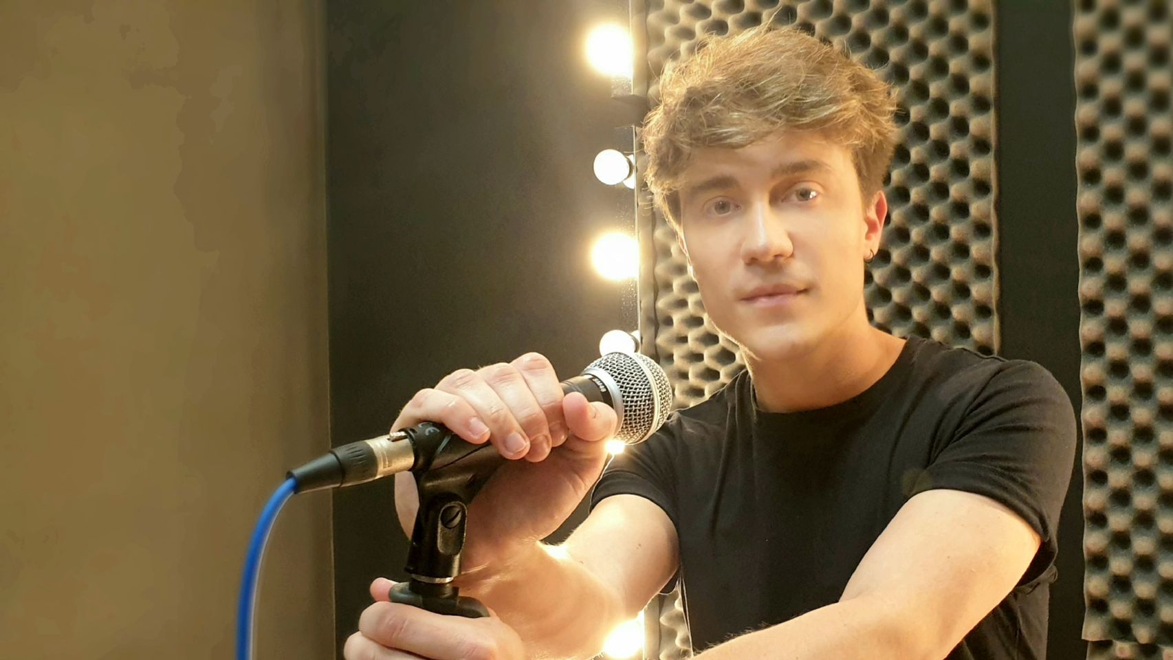 Carlos Marco, en la reapertura de su escuela de canto en Alicante, JukeBox.