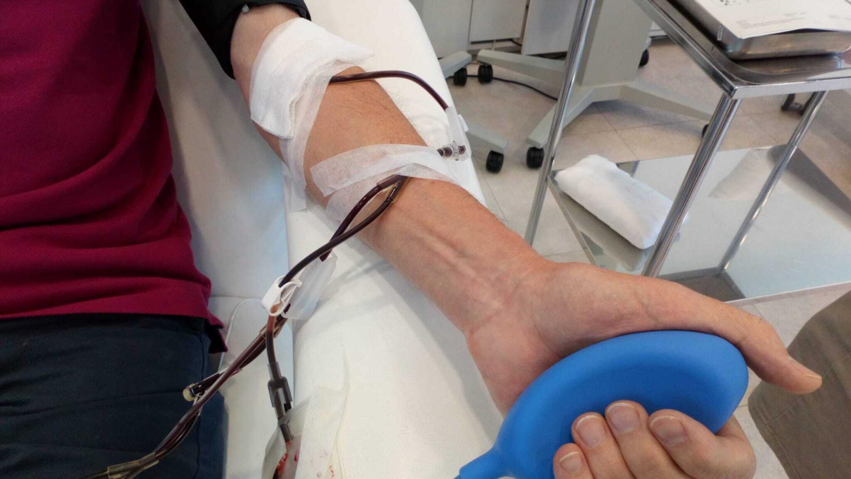 Un donante en el Centro de Hemoterapia