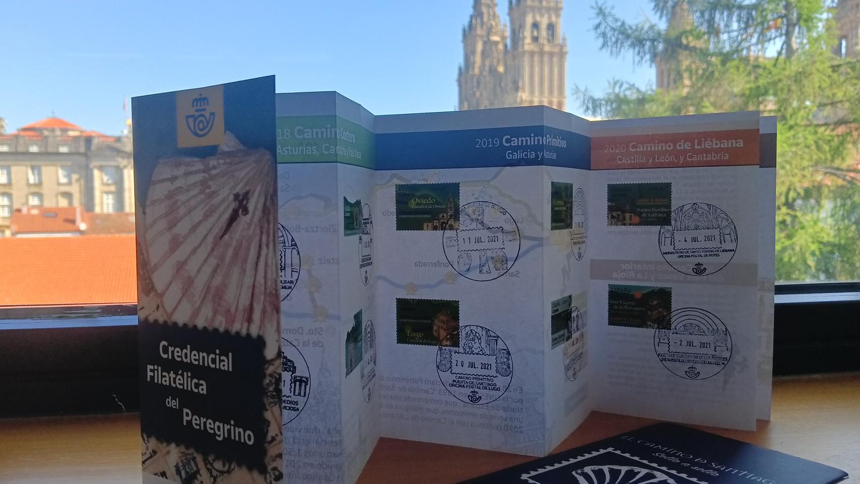 Correos emite una credencial filatélica dedicada a los Caminos del Norte