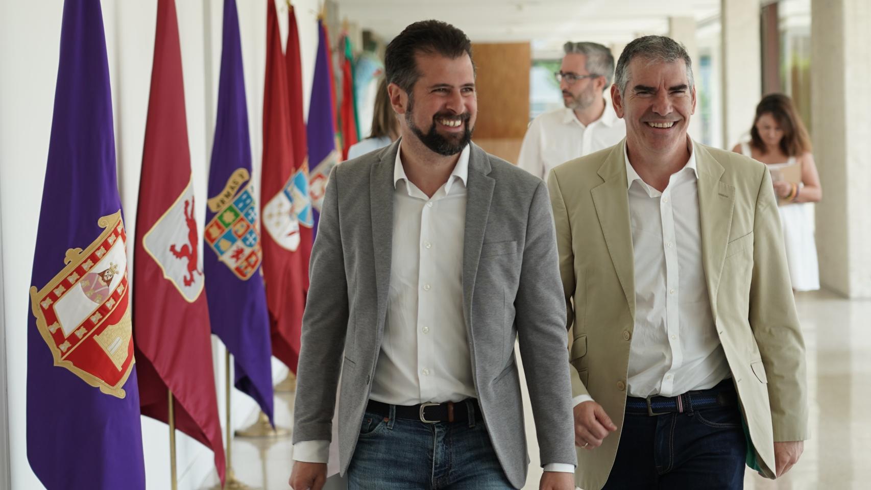 El secretario general del PSCyL, Luis Tudanca, y el presidente de CSIF CyL, Benjamín Castro.