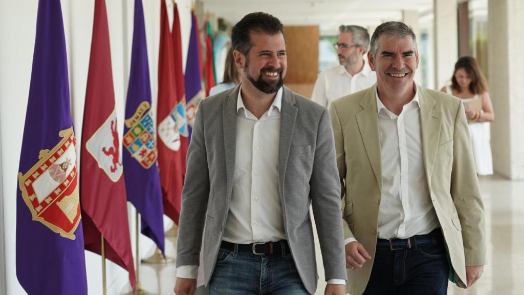 El secretario general del PSCyL, Luis Tudanca, y el presidente de CSIF CyL, Benjamín Castro.