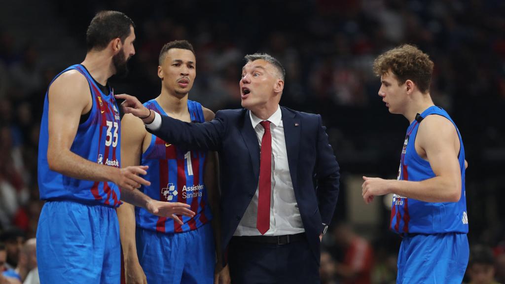 Sarunas Jasikevicius echando una bronca a Mirotic, Exum y Jokubaitis