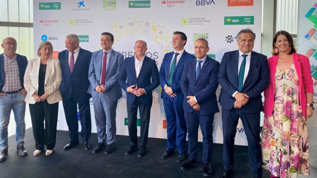 Autoridades asistentes a la gala de Cooperativas CLM celebrada en Albacete.