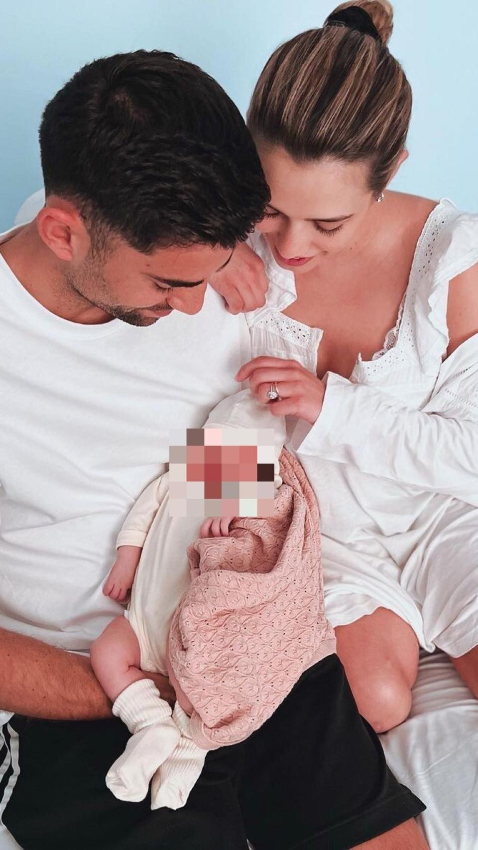 La fotografía que ha compartido la pareja desde el hospital.