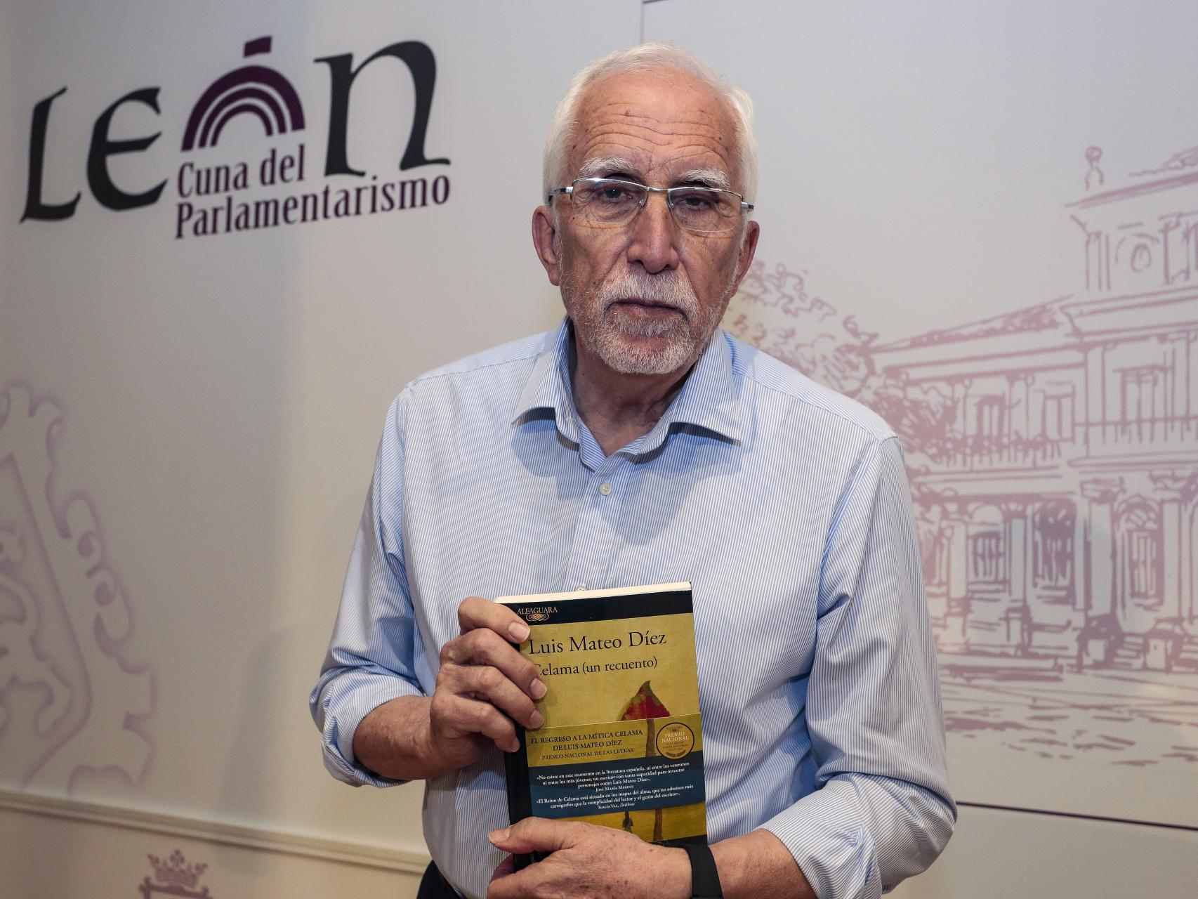Luis Mateo Díez presenta su libro 'Celama (un recuento)', en la Feria del Libro de León.