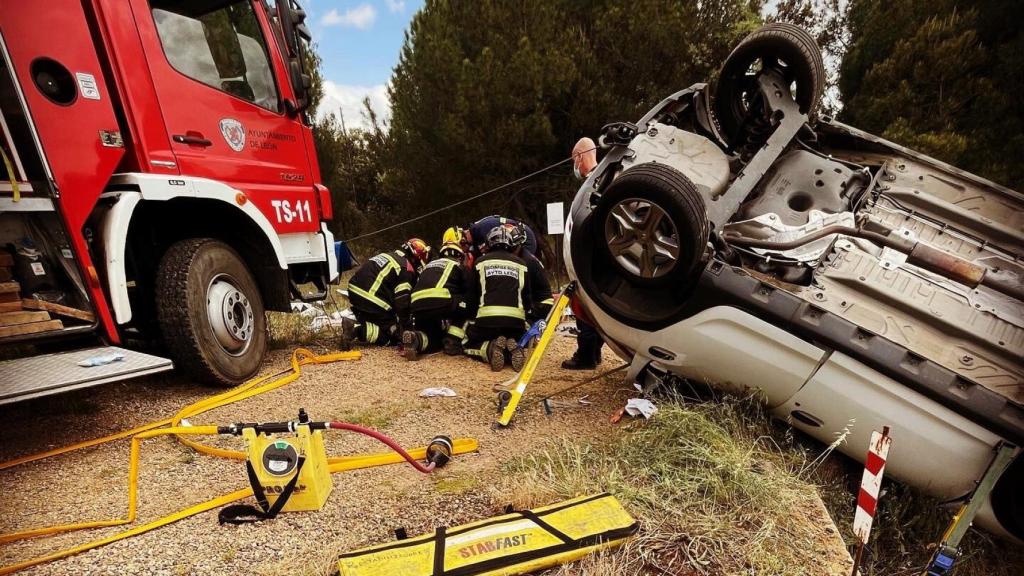 Accidente de La  Bañeza./ Foto Bomberos de León