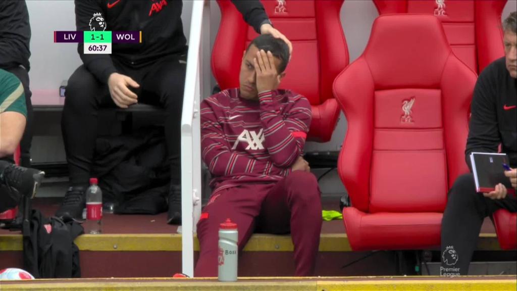 Thiago Alcántara, en el banquillo.