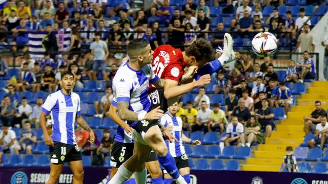 El instante previo al gol de la Unión Adarve.