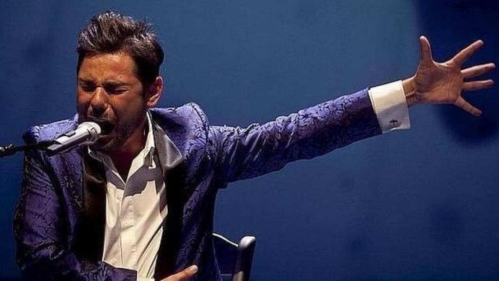 Miguel Poveda durante una actuación