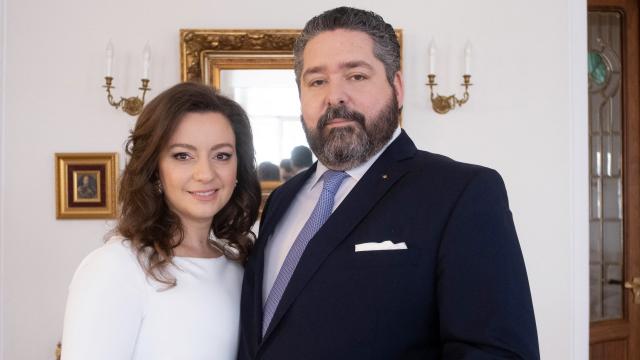 El heredero ruso Jorge Romanov y su esposa, la italiana Rebecca Bettarini, en una imagen de archivo.