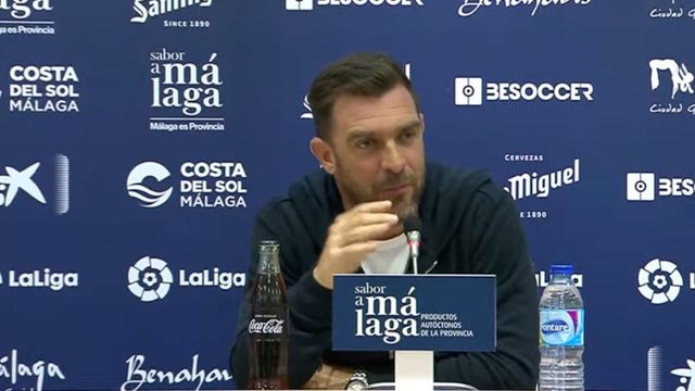 Pablo Guede en la rueda de prensa posterior al Málaga-Burgos