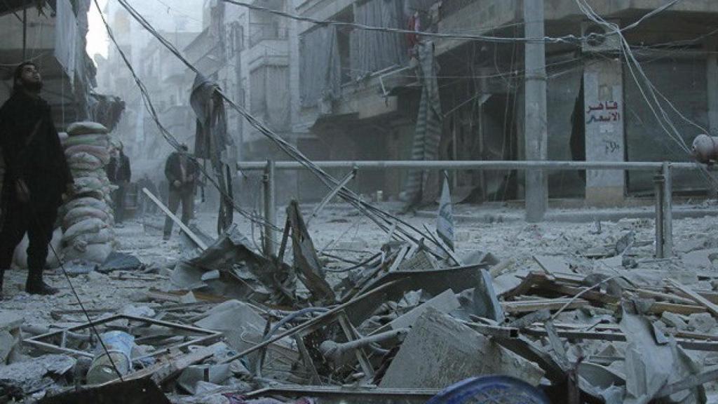 El estado en el que quedó un barrio residencial de Alepo después del lanzamiento de bombas de barril en 2014