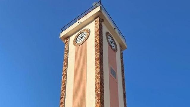 Torre del ayuntamiento de Zarzuela (Cuenca).