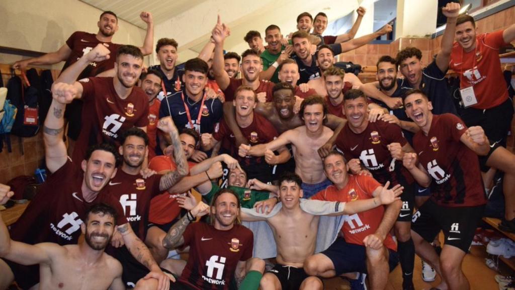 El Eldense festeja la última victoria.