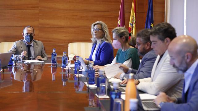 Imagen de la Mesa de Portavoces presidida por Pablo Bellido.