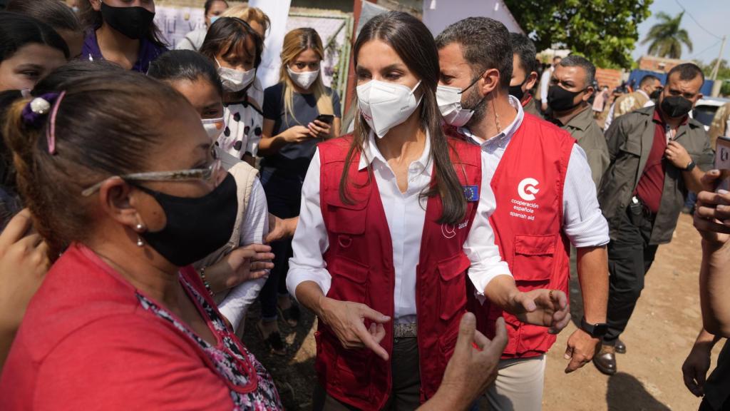 La reina Letizia en su último viaje de Cooperación, en Paraguay, en noviembre de 2021.