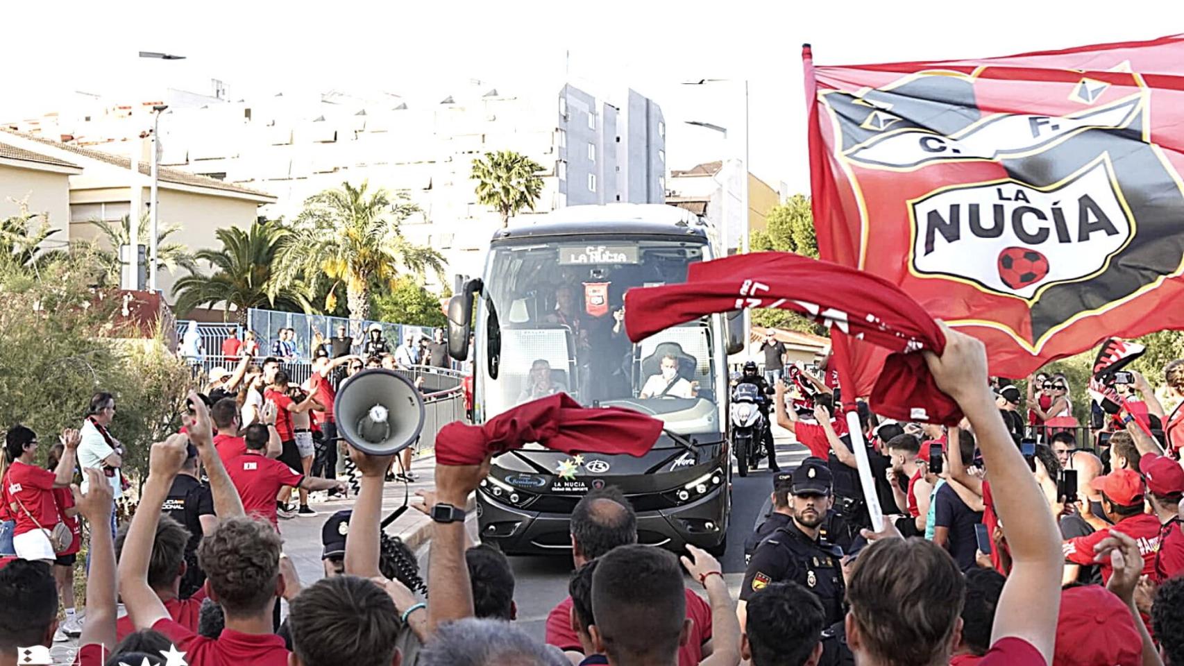 La afición de La Nucía, antes del último encuentro.