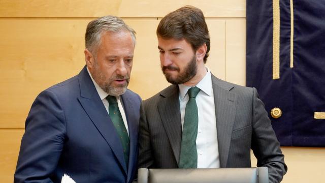 Juan García-Gallardo y el presidente de las Cortes, Carlos Pollán