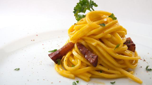 El truco para hacer la pasta carbonara perfecta.