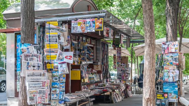 ¿Se escribe 'quiosco' o 'kiosco'?: descubre la forma correcta.