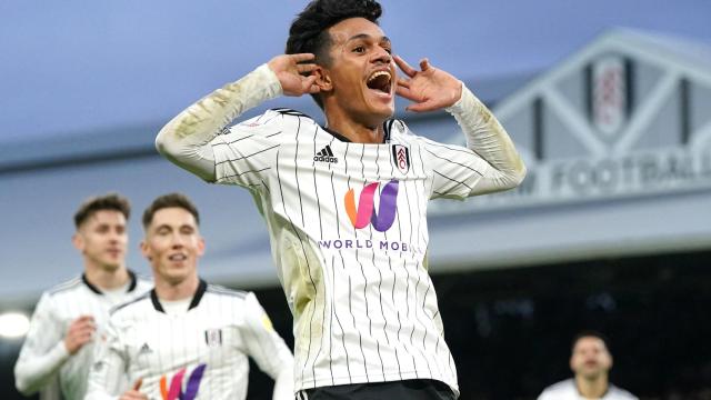 Fabio Carvalho celebra un gol con el Fulham.