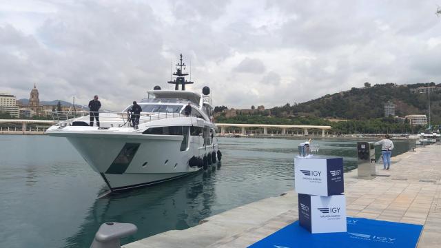 Imagen del primer barco que atracó en la marina de 'megayates' del puerto de Málaga.