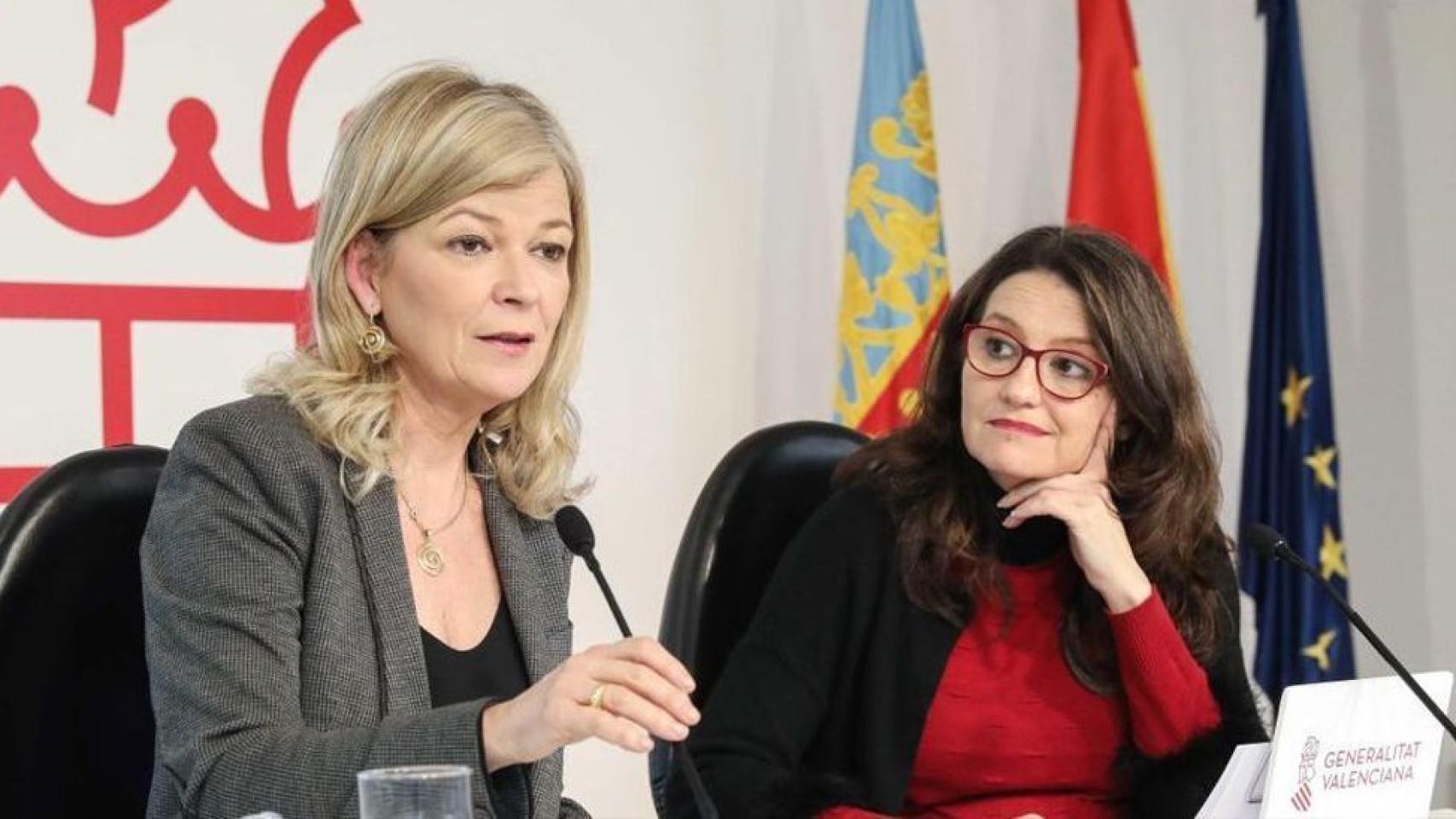 La consellera de Justicia, Gabriela Bravo (PSOE) junto a Mónica Oltra (Compromís) en una rueda de prensa.