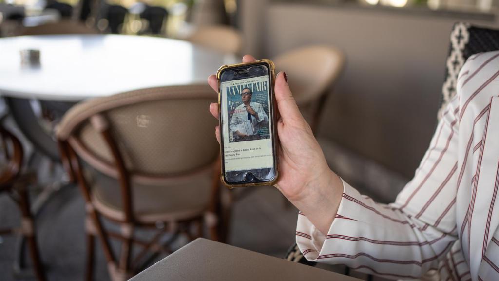 Lourdes Garzón muestra la portada de 'Vanity Fair' protagonizada por Diego Torres.