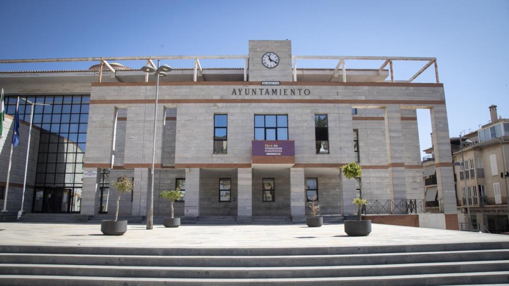 Una vista del Ayuntamiento de Salobreña.