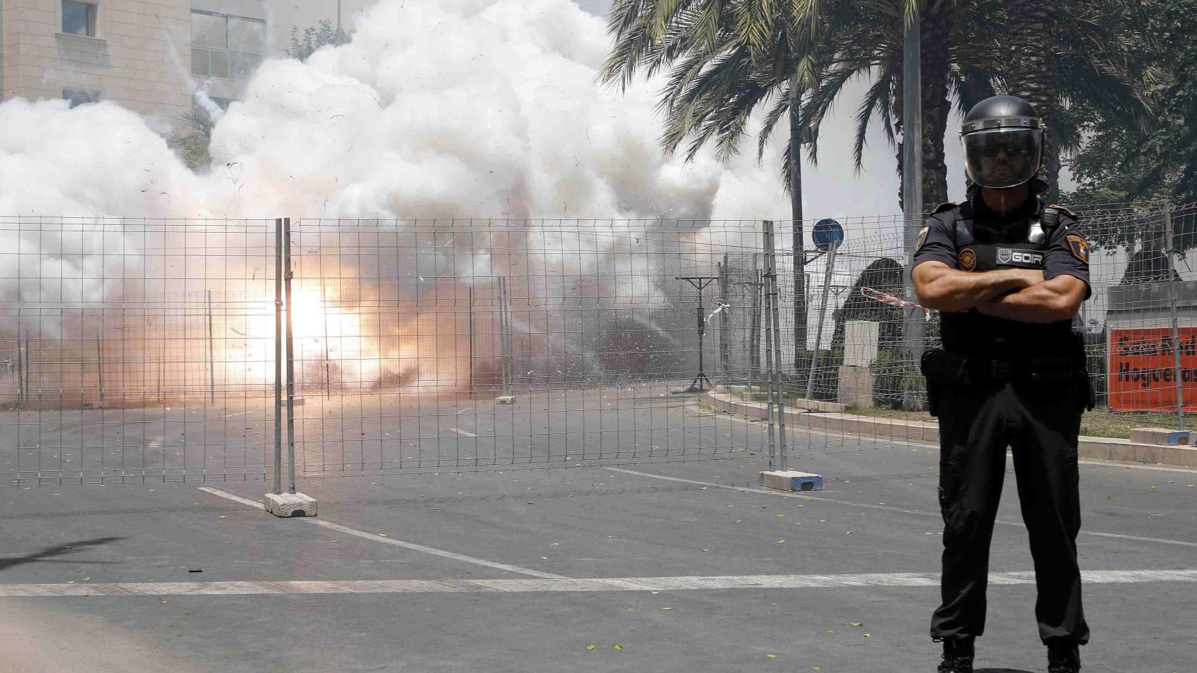 El disparo de las mascletás en Luceros enfrenta a Salvem el Nostre Patrimoni con el Ayuntamiento de Alicante.