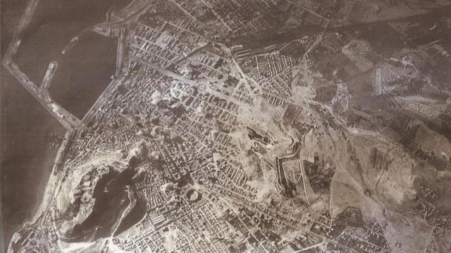 Imagen aérea del bombardeo a la ciudad de Alicante en 1938.