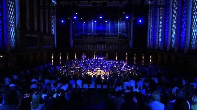 Josep Vicent celebra el éxito del concierto del ADDA simfonica en la Funkhaus de Berlín.