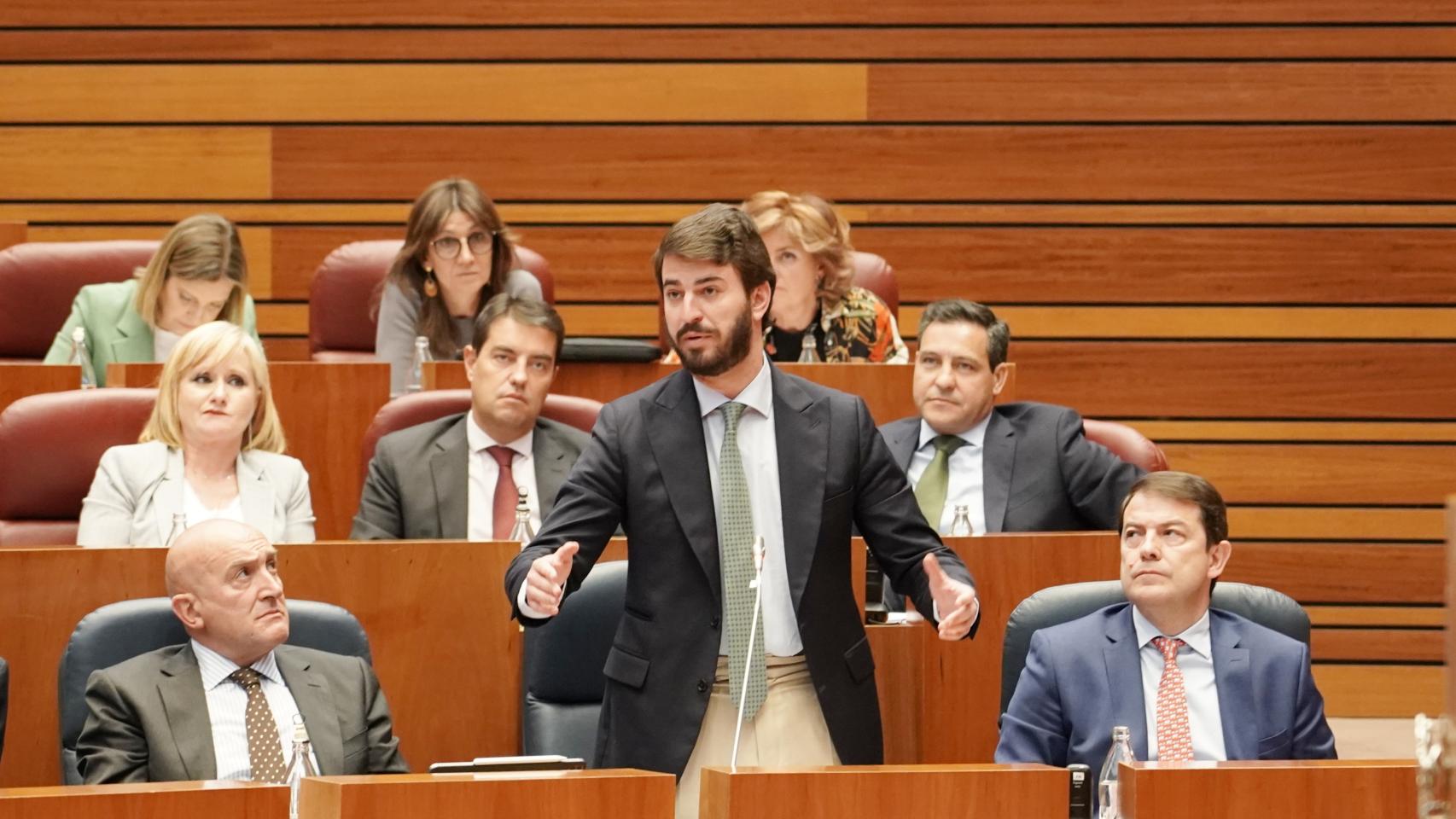 El vicepresidente de la Junta, Juan García-Gallardo, durante su estreno en las Cortes