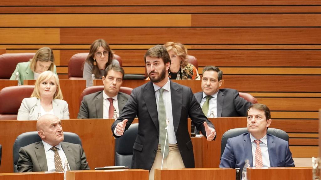 El vicepresidente de la Junta, Juan García-Gallardo, durante su estreno en las Cortes