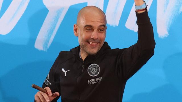 Pep Guardiola, bailando durante la celebración del Manchester City de la Premier League 2021/2022