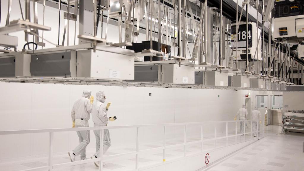Imagen de una instalación de fabricación de semiconductores.