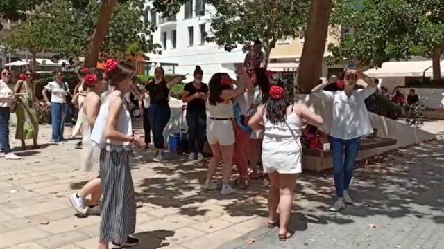 Una despedida de soltera en plaza Camas.