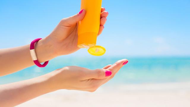 Estas son las cinco mejores cremas de sol del mercado según la OCU: desde 5,79 euros