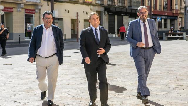 Emiliano García-Page a su llegada al acto.