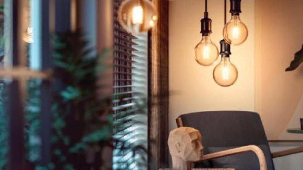 Bombilla Filamento Hue de Phillips con una mayor eficiencia energética.
