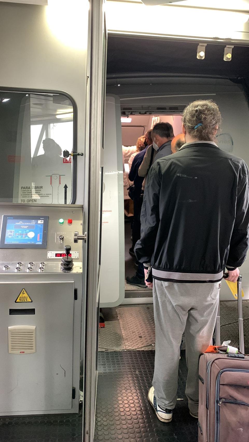 Una imagen de los viajeros cuando entraban al avión.