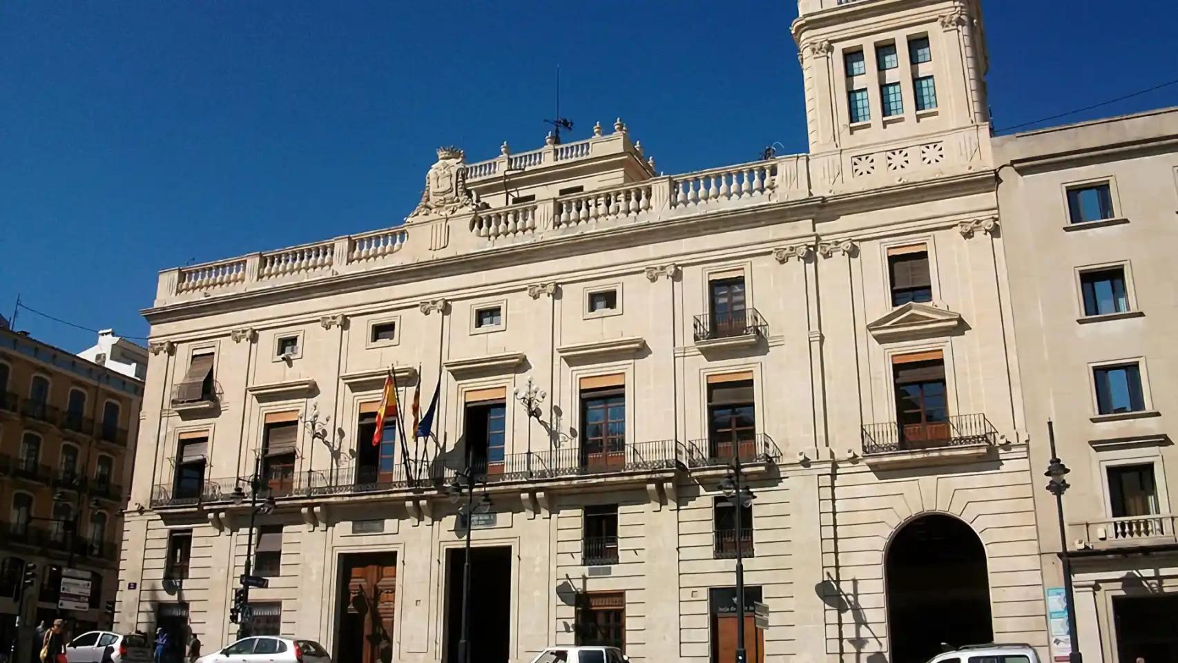 La fachada del Ayuntamiento de Alcoi.