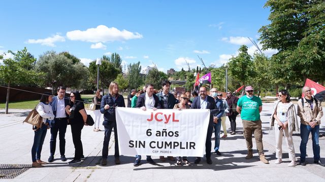 Concentración a las puertas de las Cortes