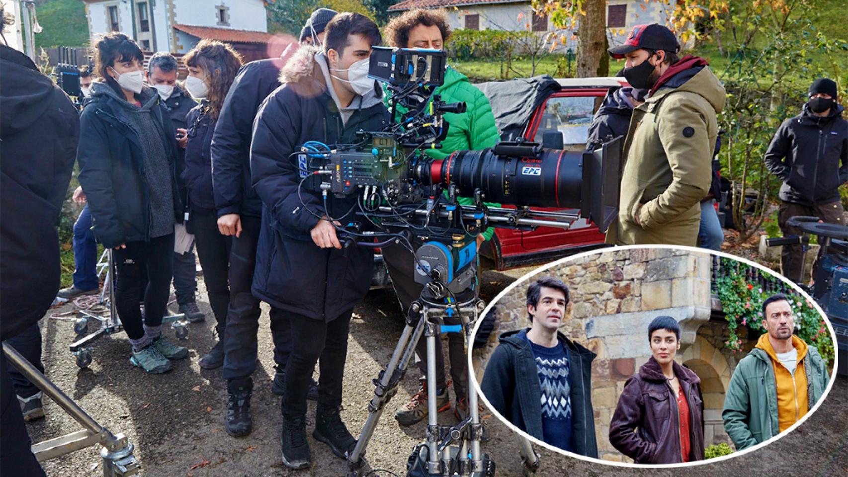 Montaje con Javier de la Iglesia durante el rodaje y una escena de la película 'En otro lugar'
