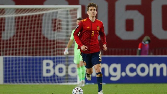 Diego Llorente durante un partido con la selección española