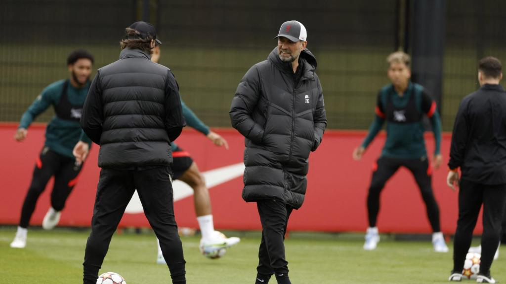 Jürgen Klopp durante un entrenamiento del Liverpool