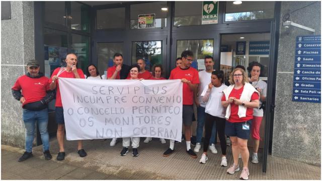 Los trabajadores en la protesta de esta mañana,