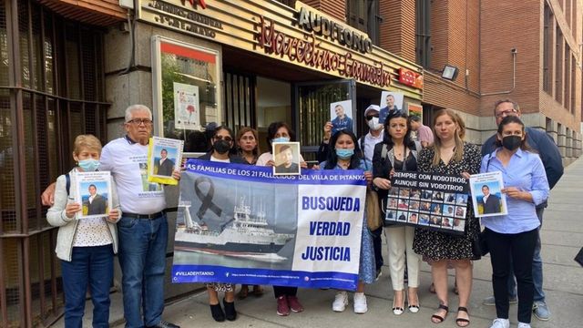 Familiares de las víctimas del Villa de Pitanxo en Madrid.